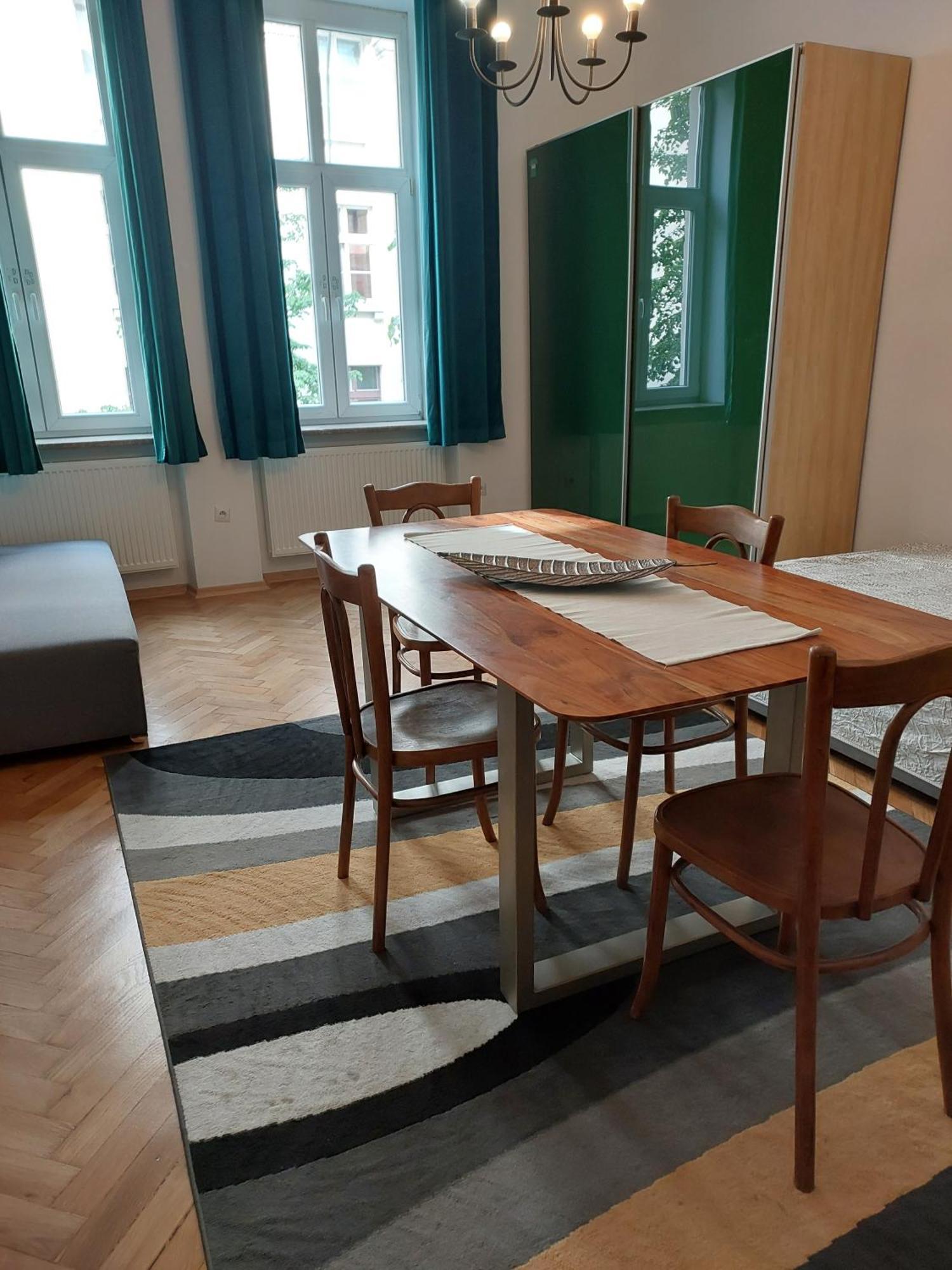 Apartment Mariacki Tower Krakow Bagian luar foto